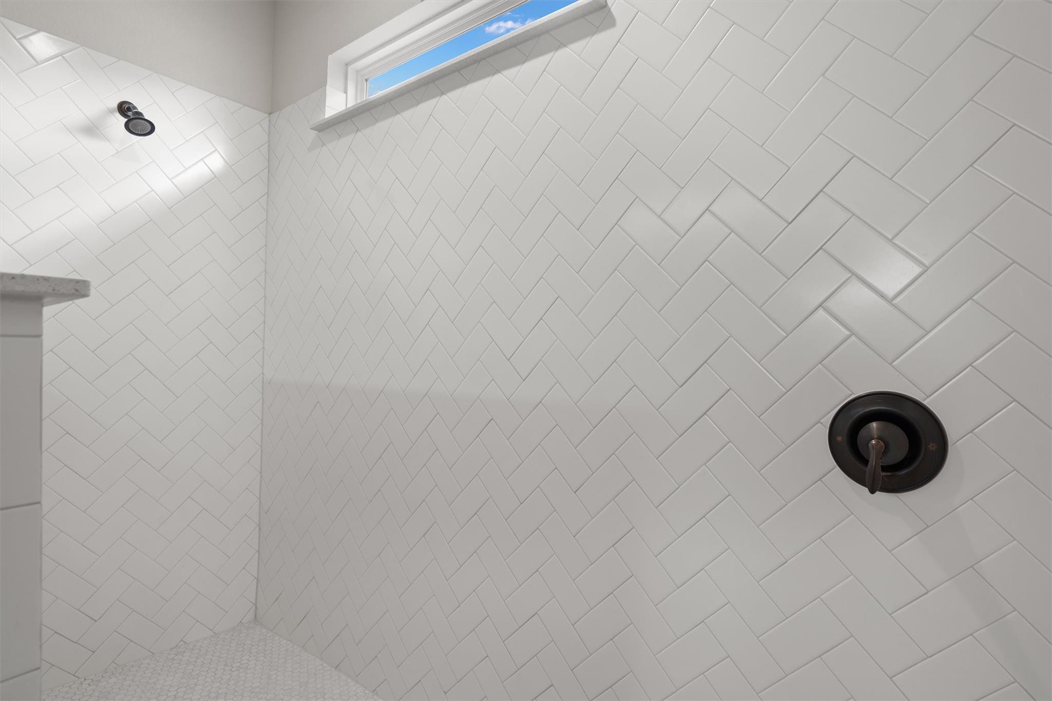 1940 Blue River Dr, Leander, TX 78641