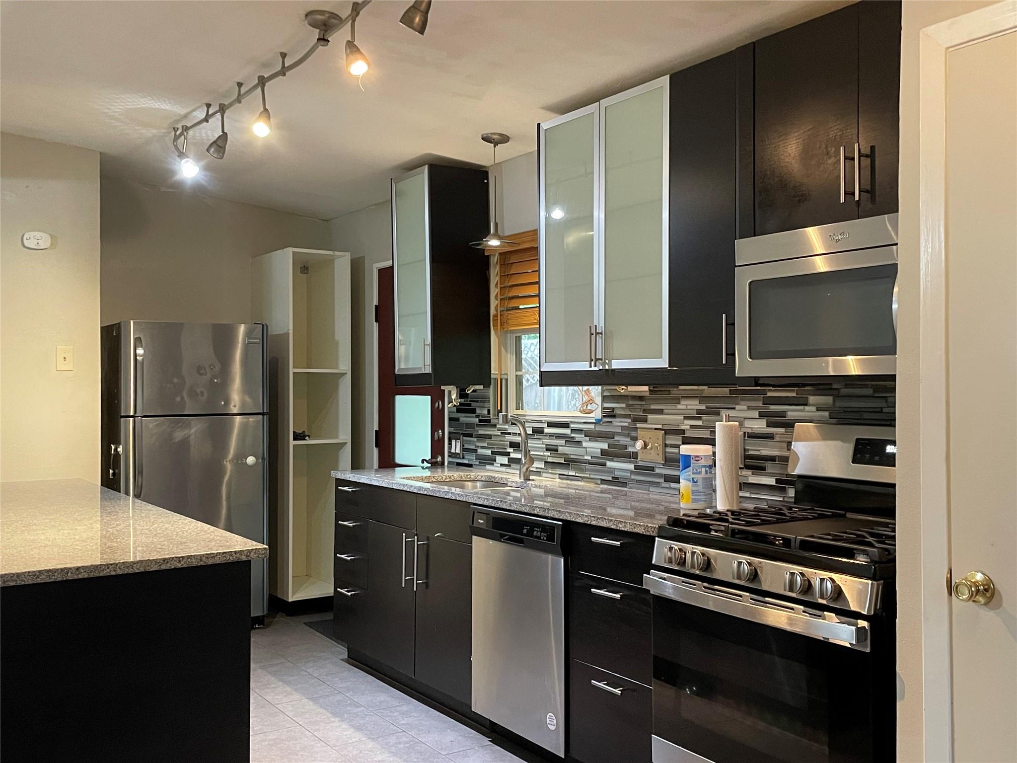 703 W Crestland Dr, Austin, TX 78752