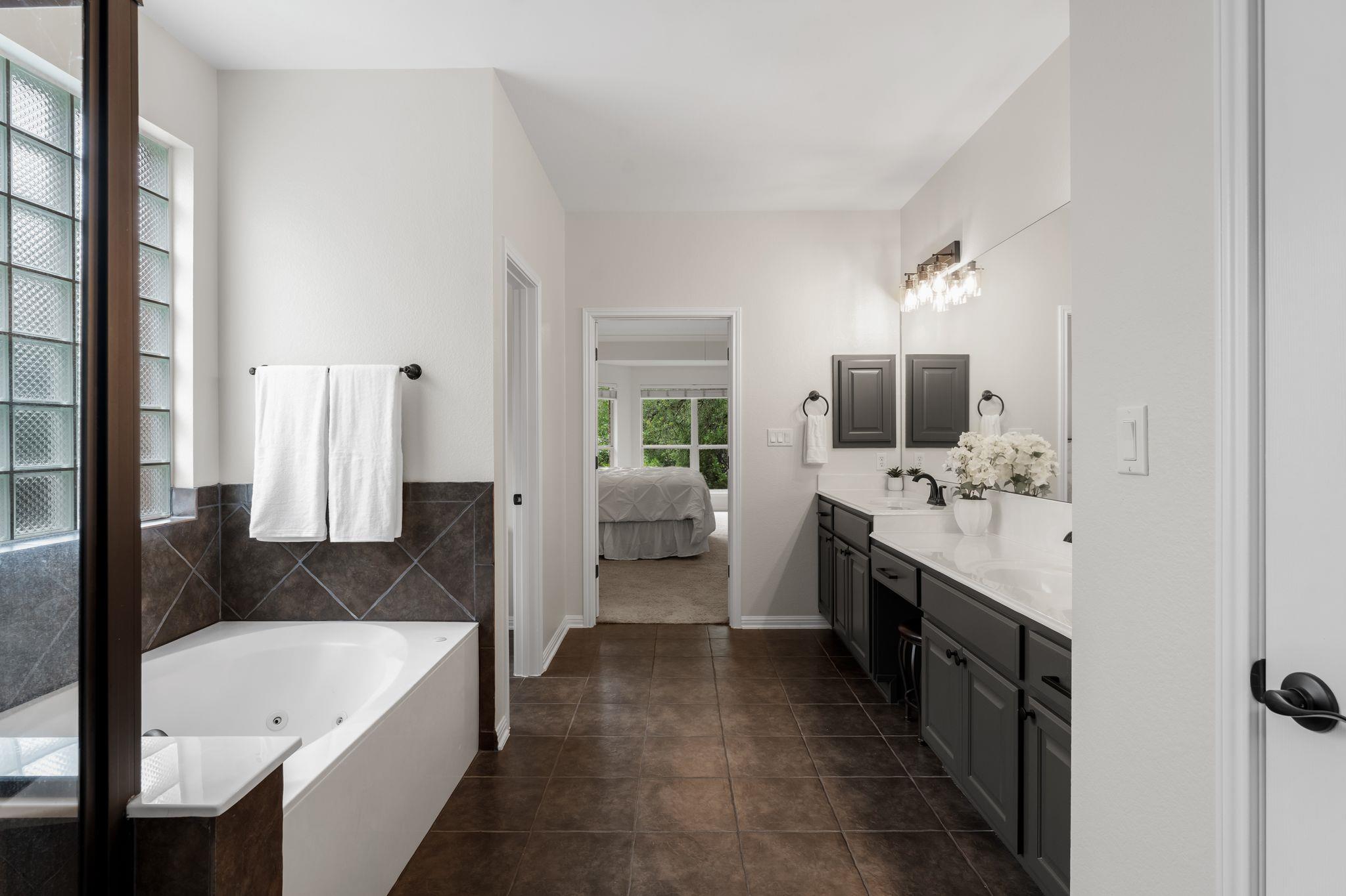 2508 Lipizzan Dr, Austin, TX 78732