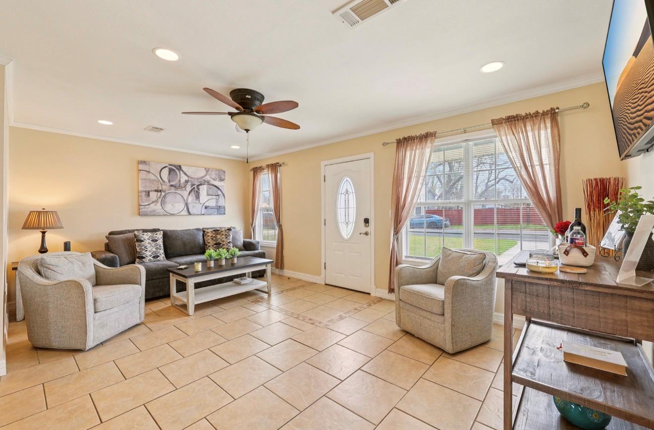 803 E 3rd St, Georgetown, TX 78626