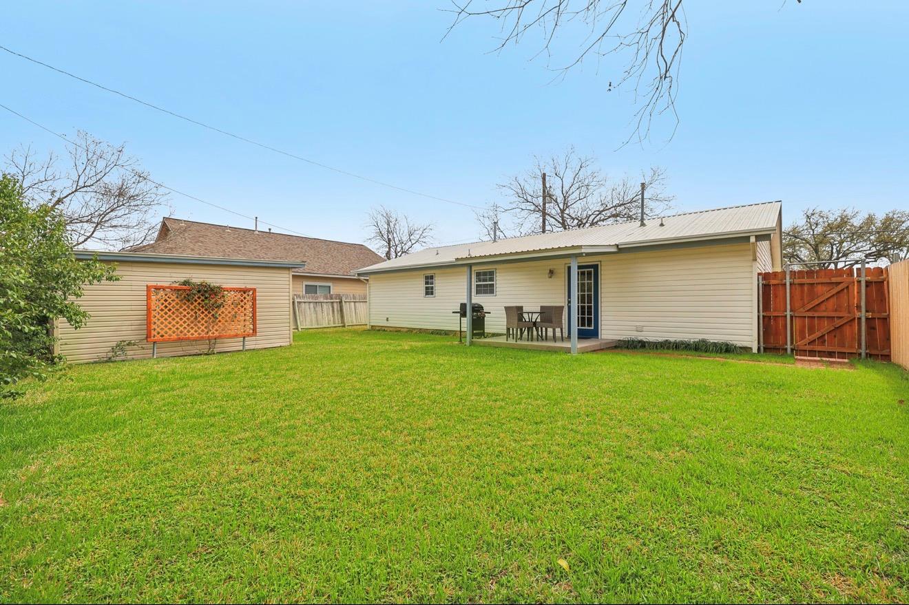 803 E 3rd St, Georgetown, TX 78626