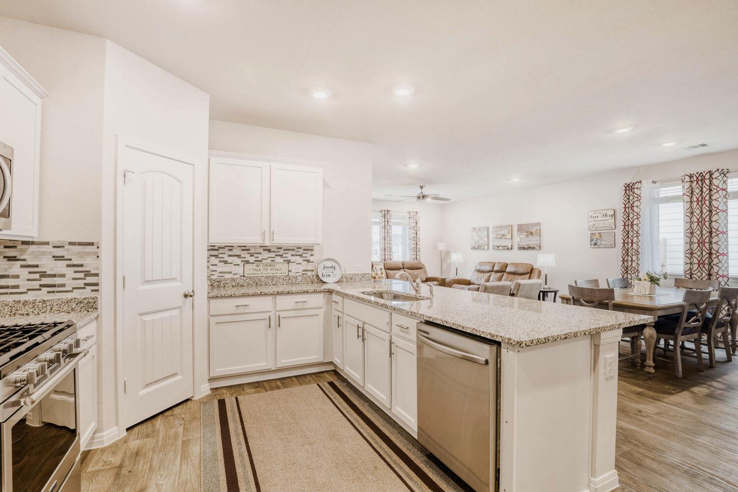 351 Town Lake Bnd, Kyle, TX 78640