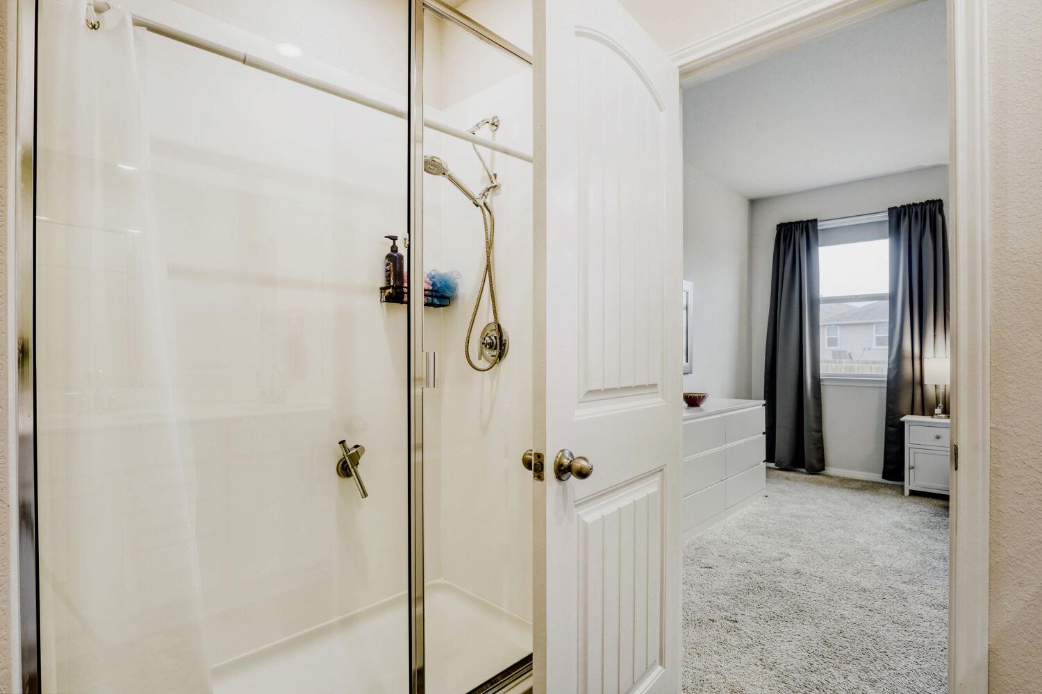 351 Town Lake Bnd, Kyle, TX 78640