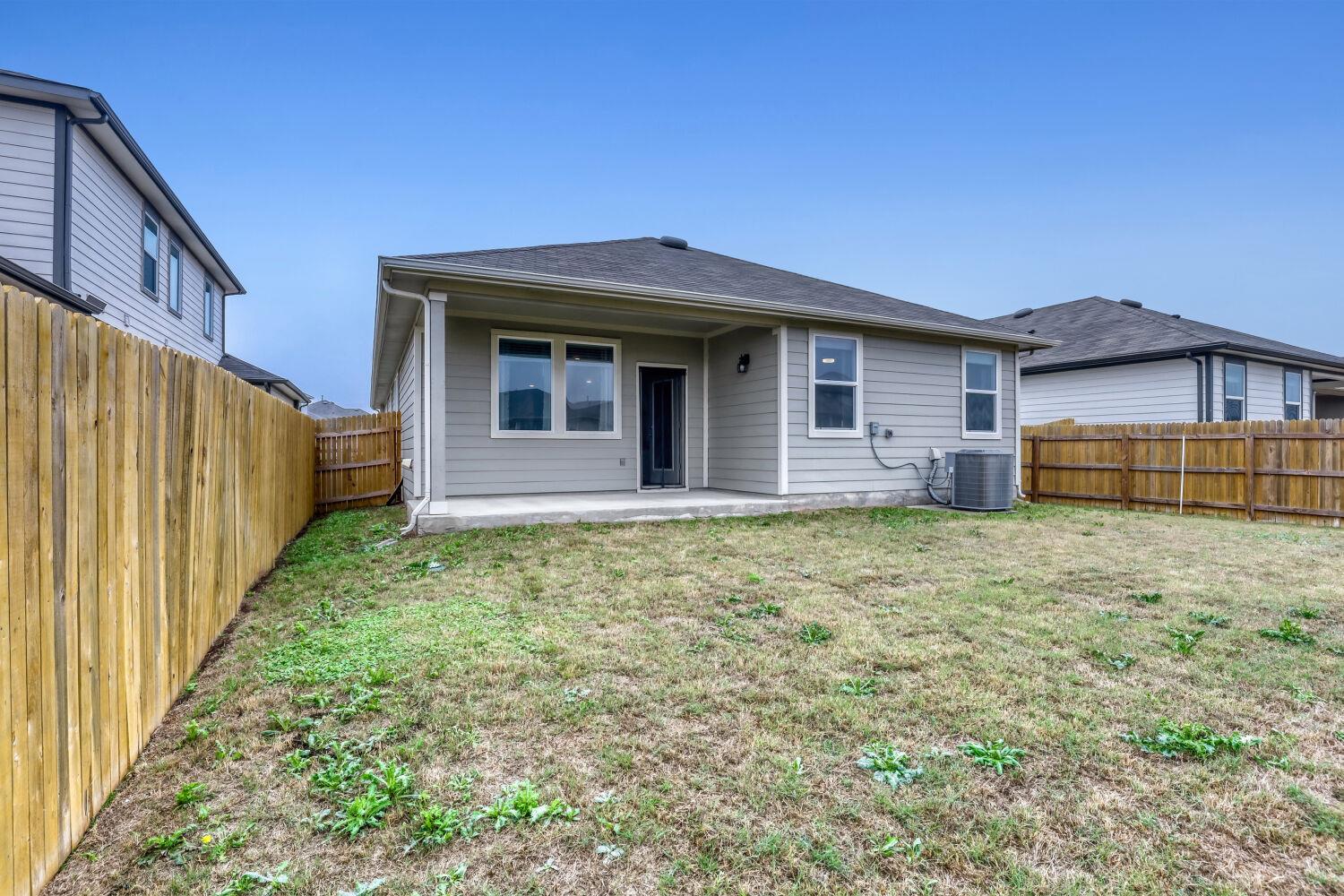 351 Town Lake Bnd, Kyle, TX 78640