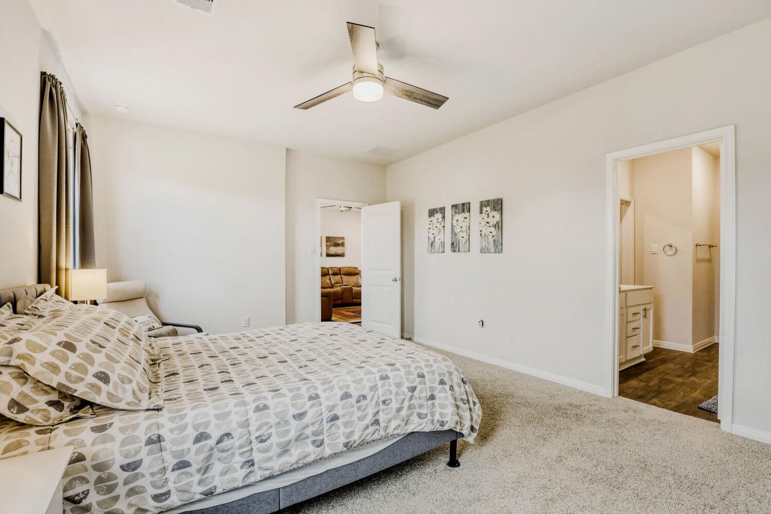 351 Town Lake Bnd, Kyle, TX 78640