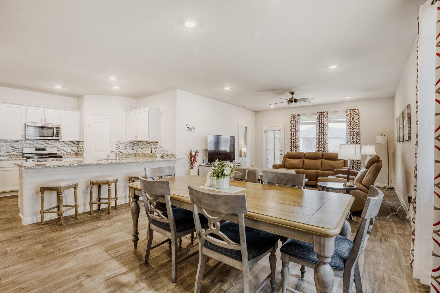 351 Town Lake Bnd, Kyle, TX 78640