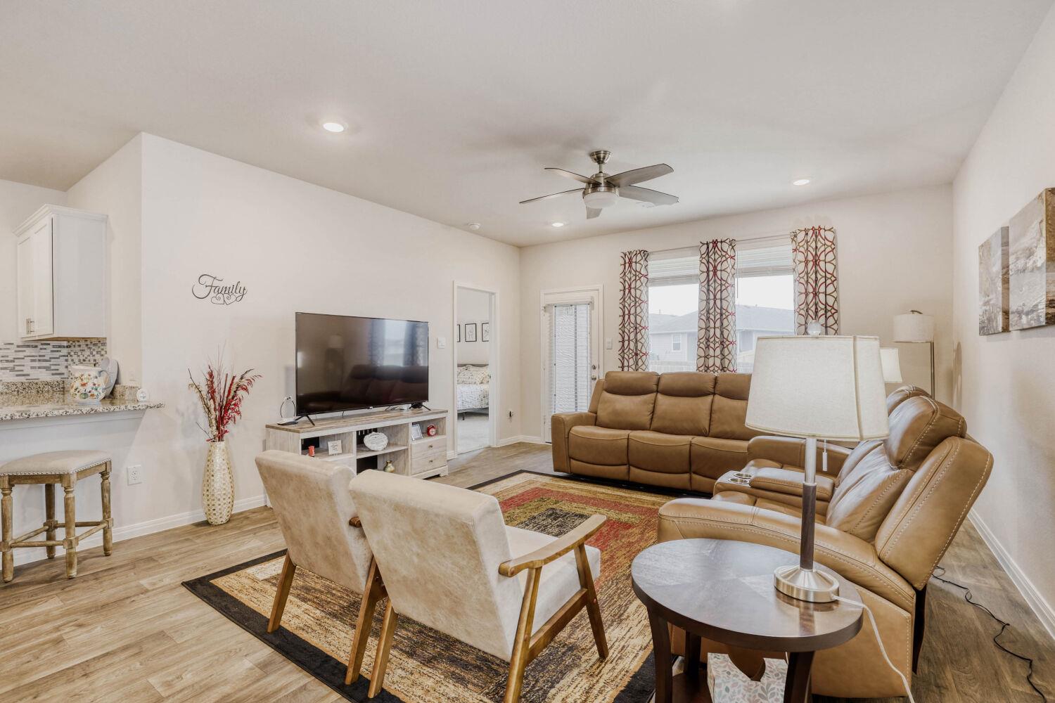 351 Town Lake Bnd, Kyle, TX 78640