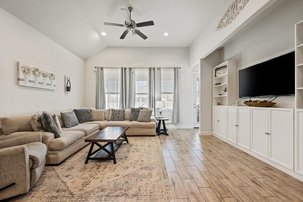 2306 Ambling Trl, Georgetown, TX 78628