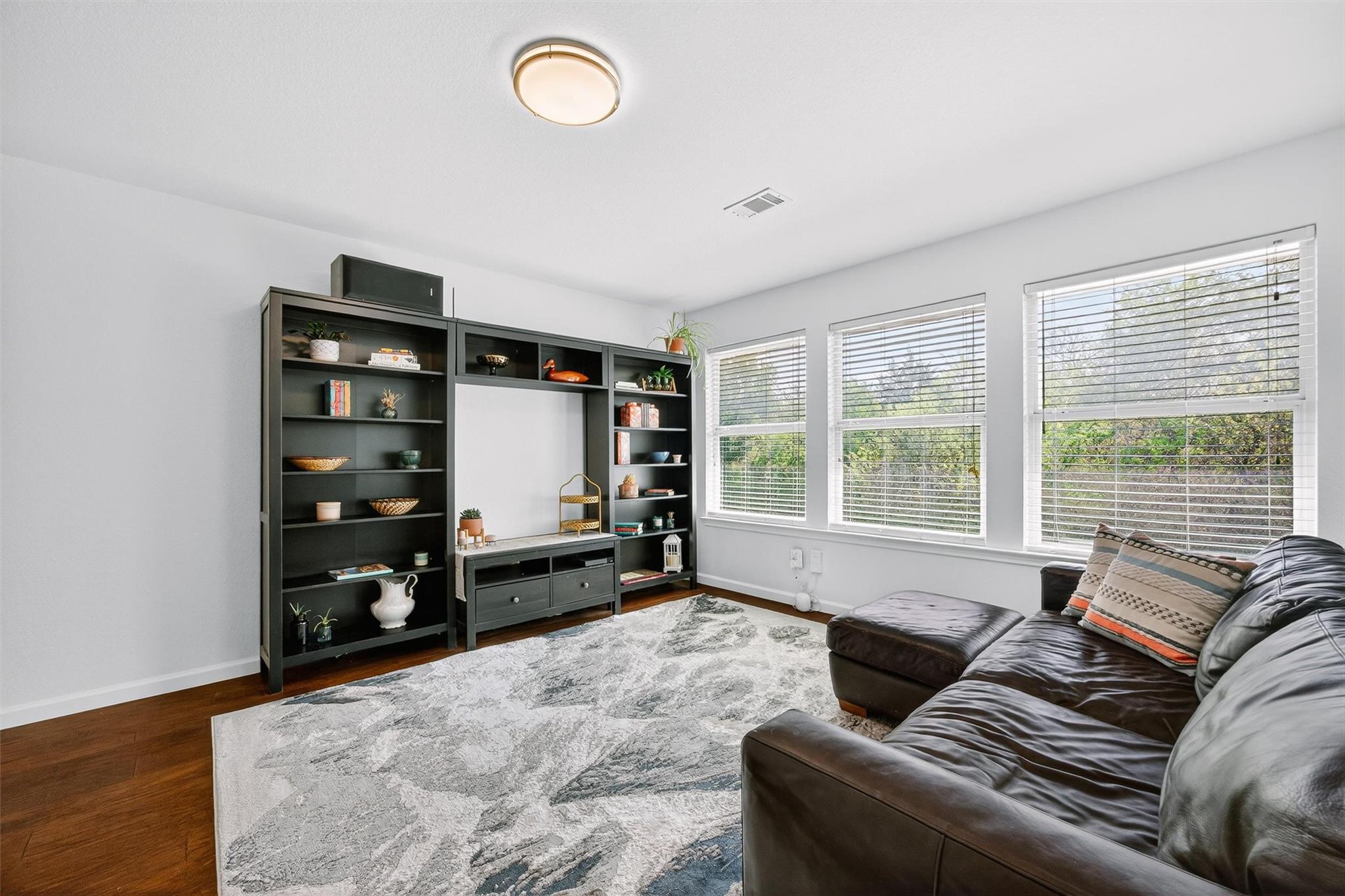 9201 Ovalla Dr, Austin, TX 78749