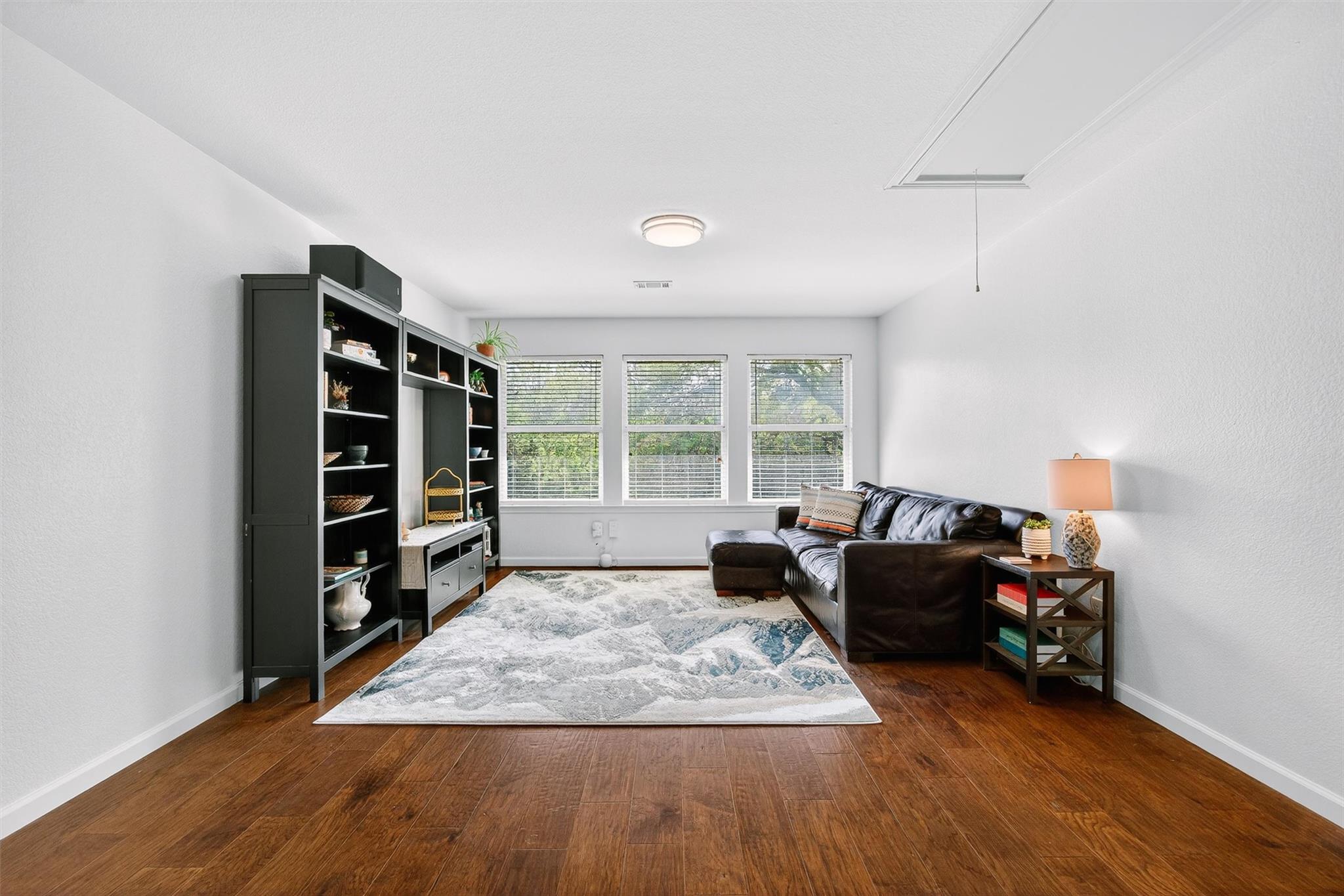 9201 Ovalla Dr, Austin, TX 78749