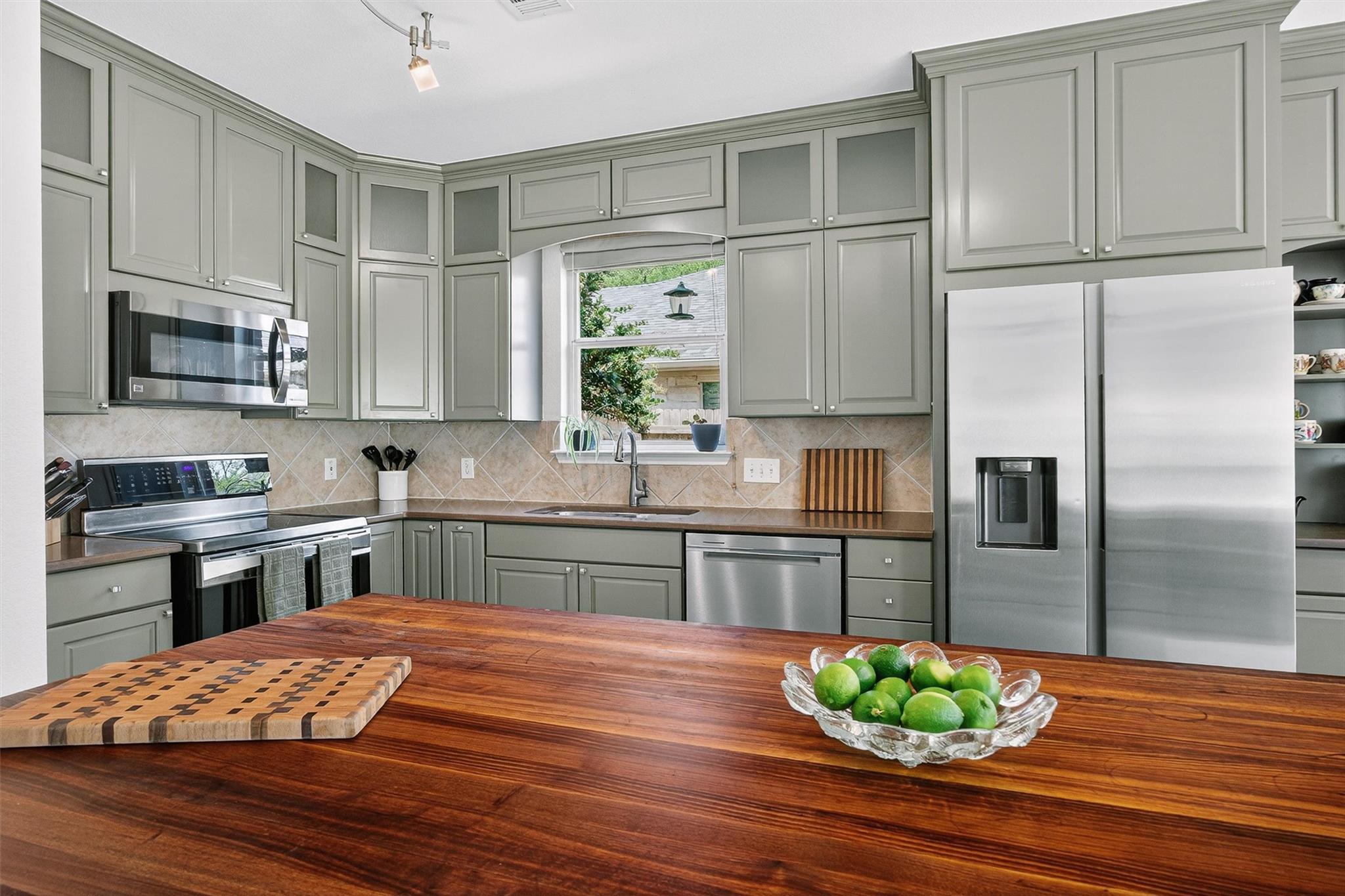 9201 Ovalla Dr, Austin, TX 78749