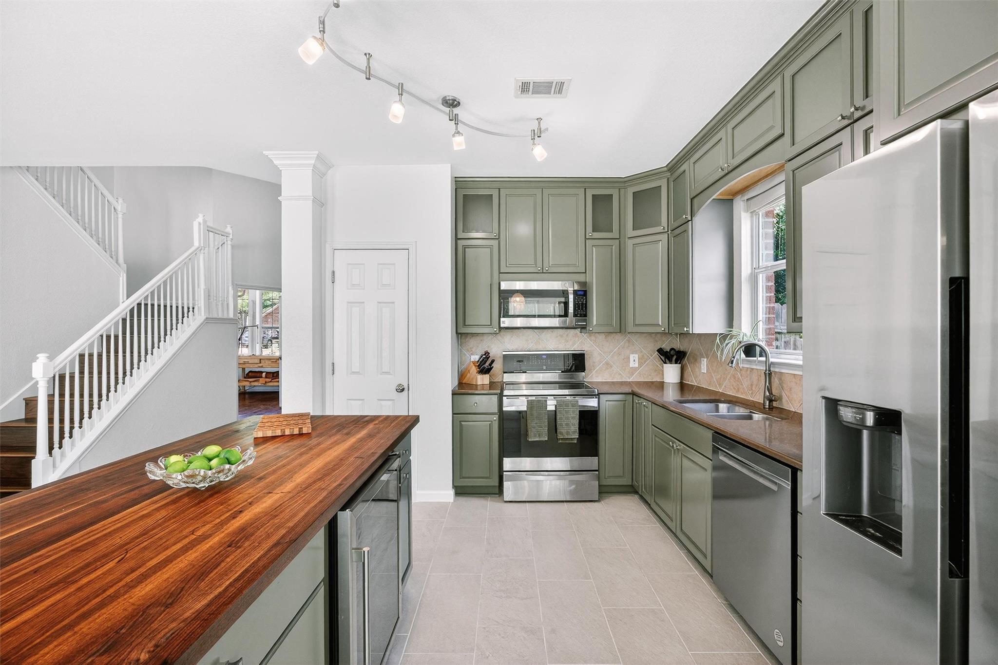 9201 Ovalla Dr, Austin, TX 78749