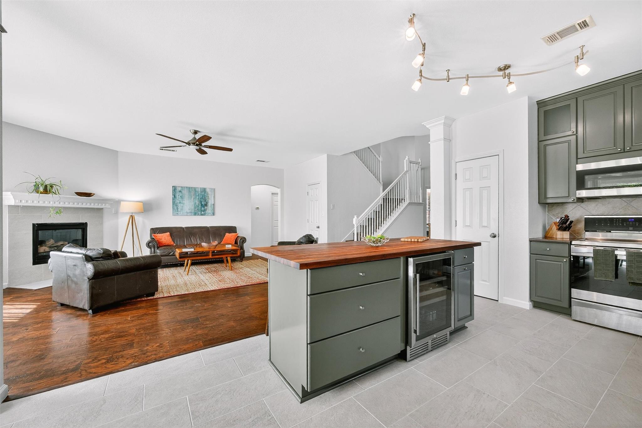 9201 Ovalla Dr, Austin, TX 78749