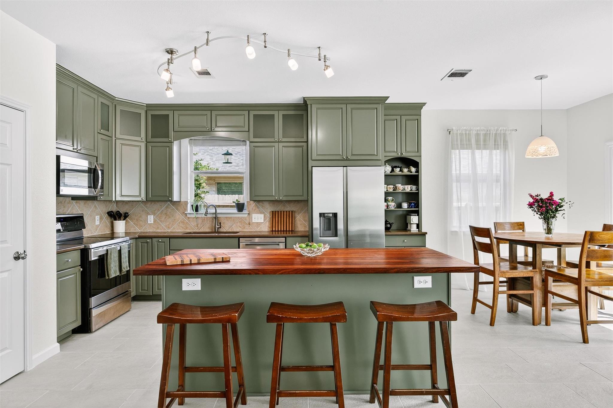 9201 Ovalla Dr, Austin, TX 78749