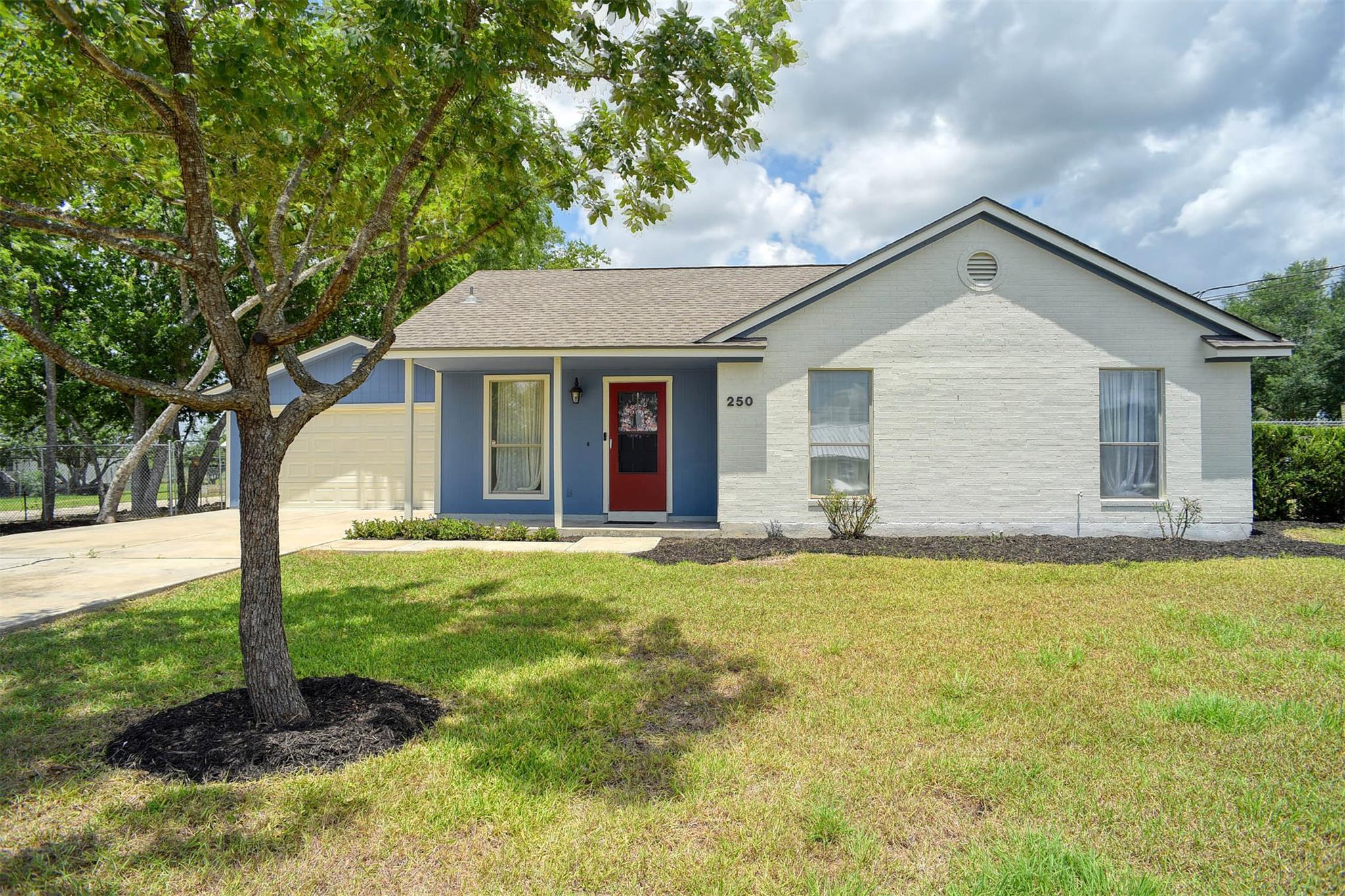 250 Shelley Ln, San Marcos, TX 78666