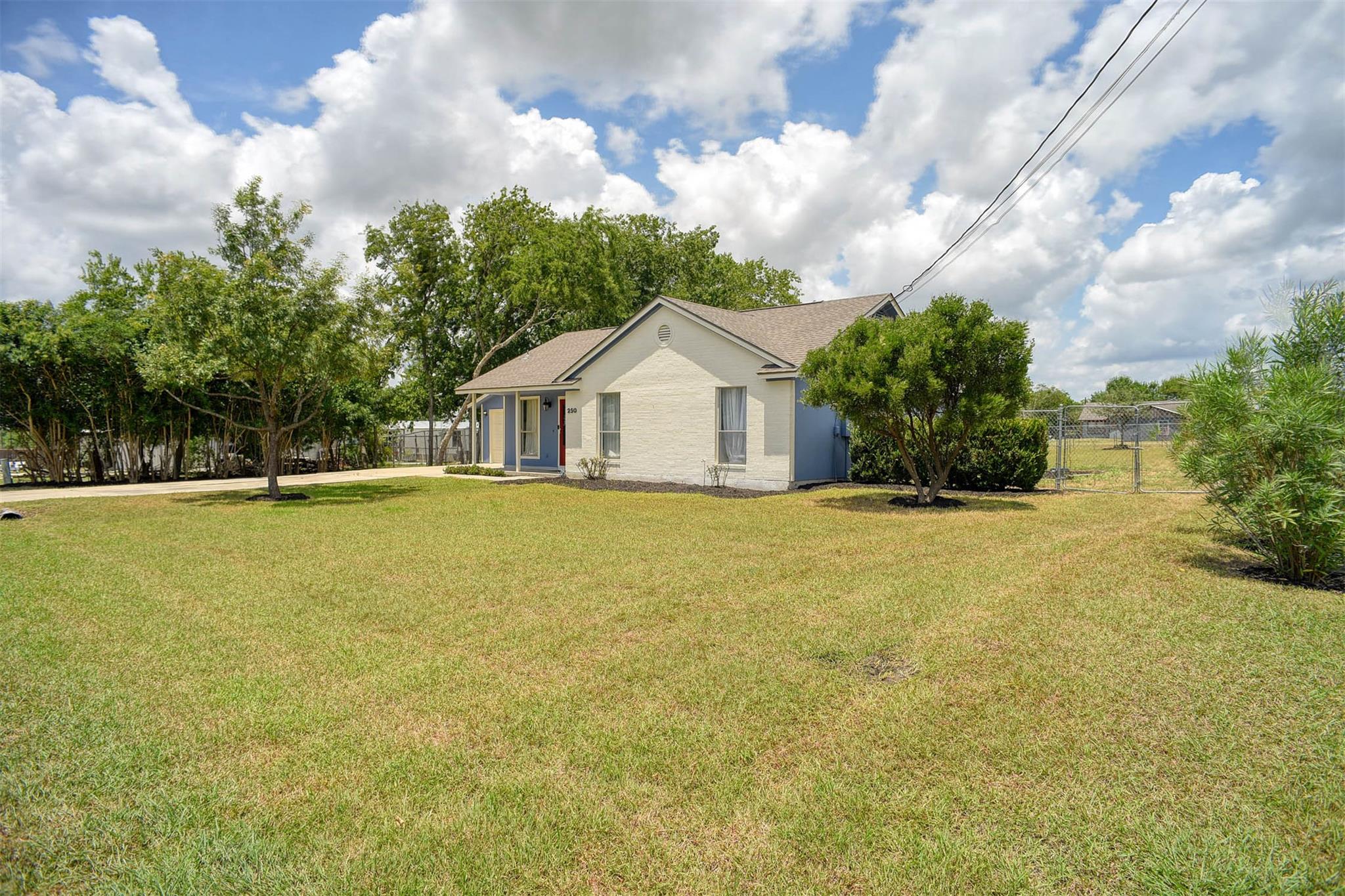 250 Shelley Ln, San Marcos, TX 78666