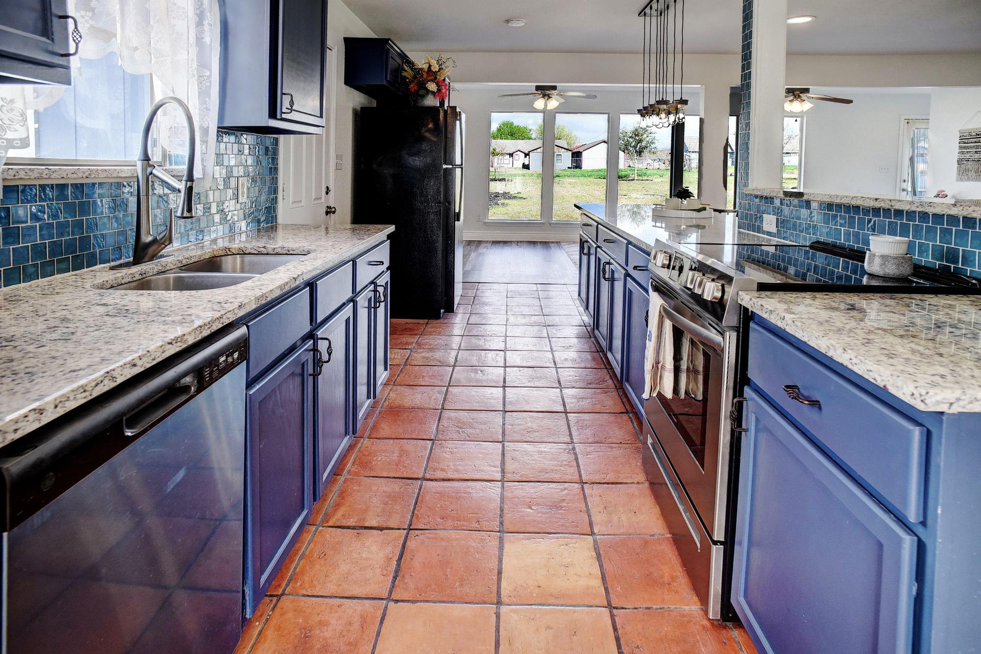 250 Shelley Ln, San Marcos, TX 78666