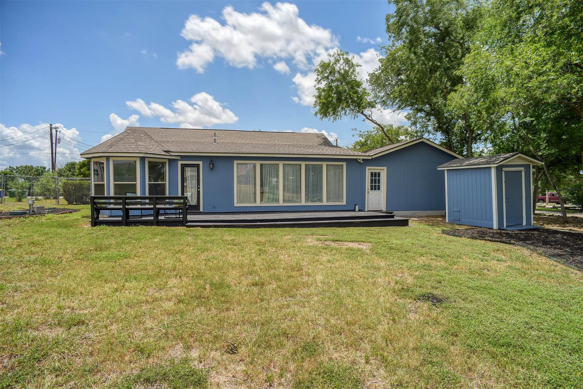 250 Shelley Ln, San Marcos, TX 78666