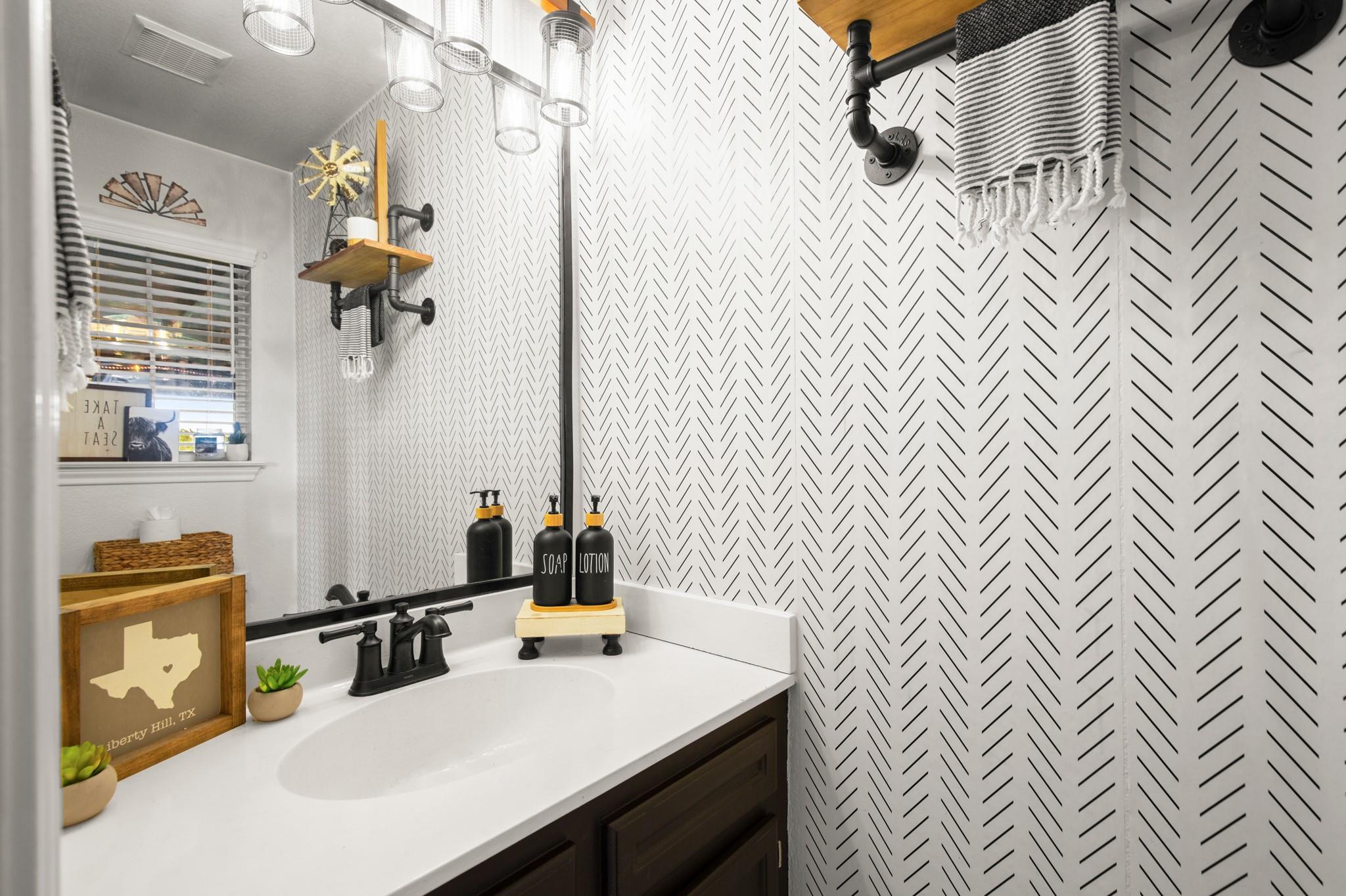 118 Deep Lake Dr, Liberty Hill, TX 78642