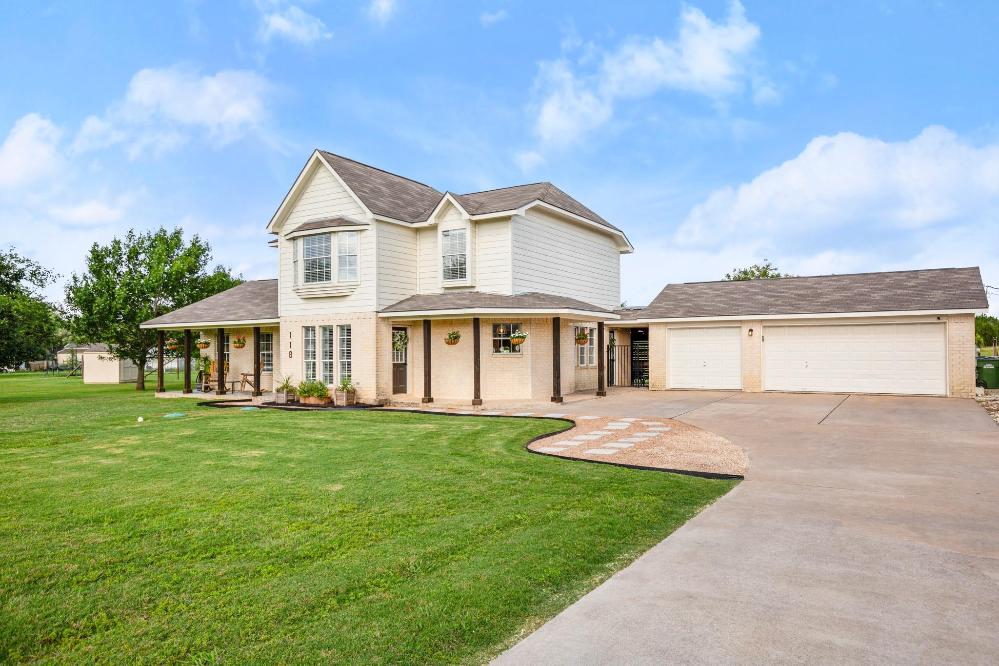 118 Deep Lake Dr, Liberty Hill, TX 78642