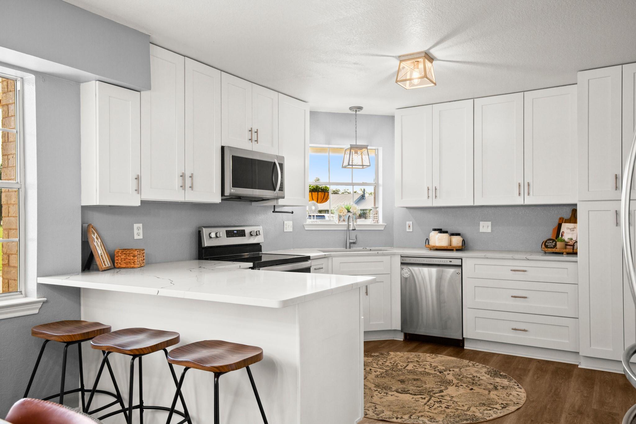 118 Deep Lake Dr, Liberty Hill, TX 78642