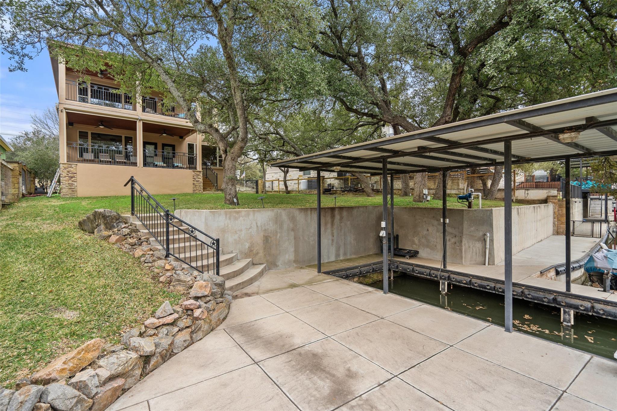 118 Bridgepoint Dr, Kingsland, TX 78639