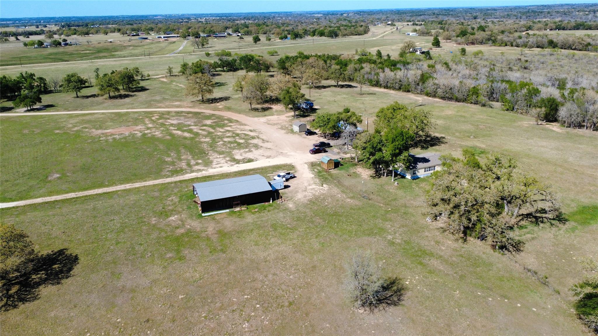 1042 Los Ranchitos Rd, Cameron, TX 76567