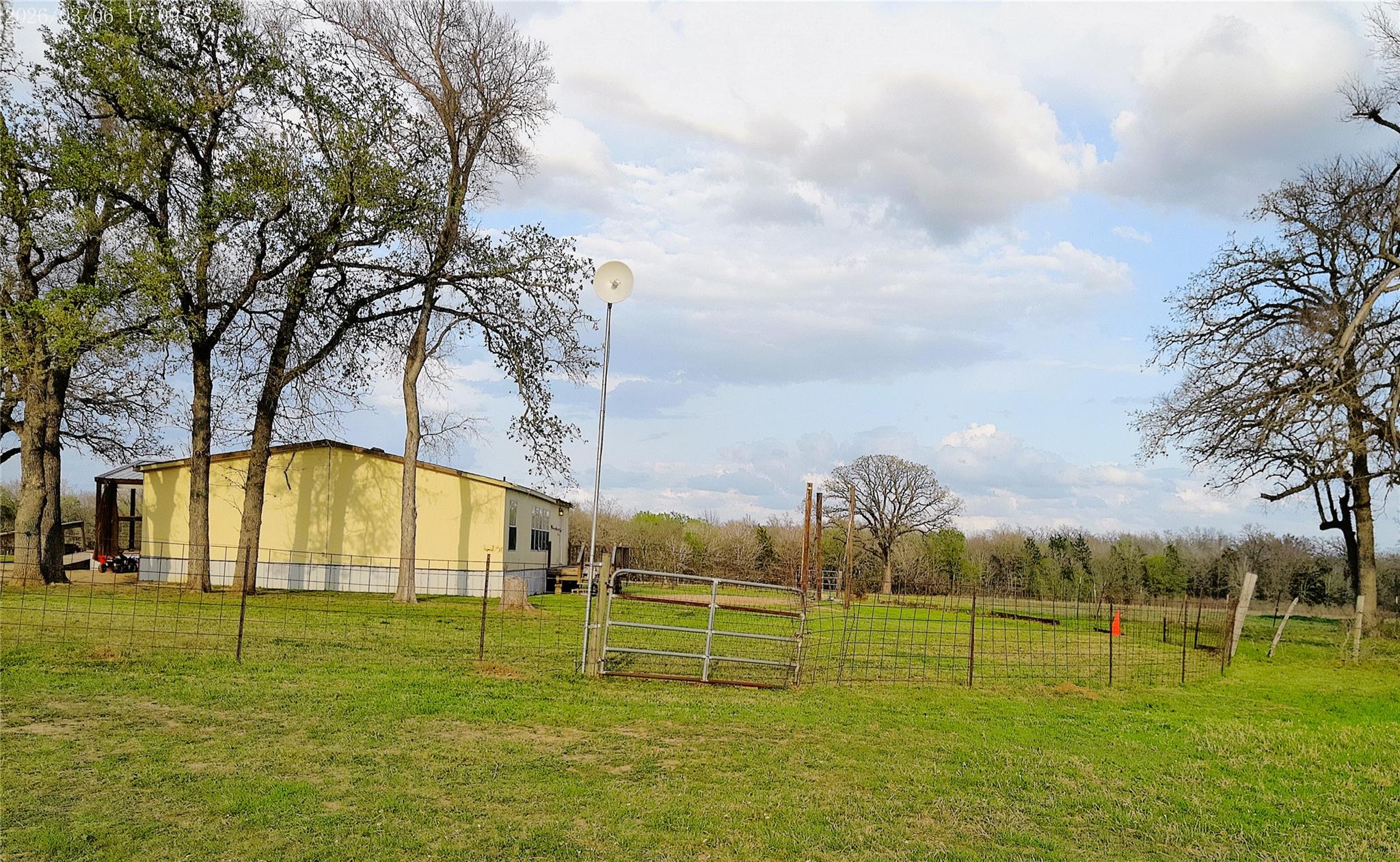 1042 Los Ranchitos Rd, Cameron, TX 76567