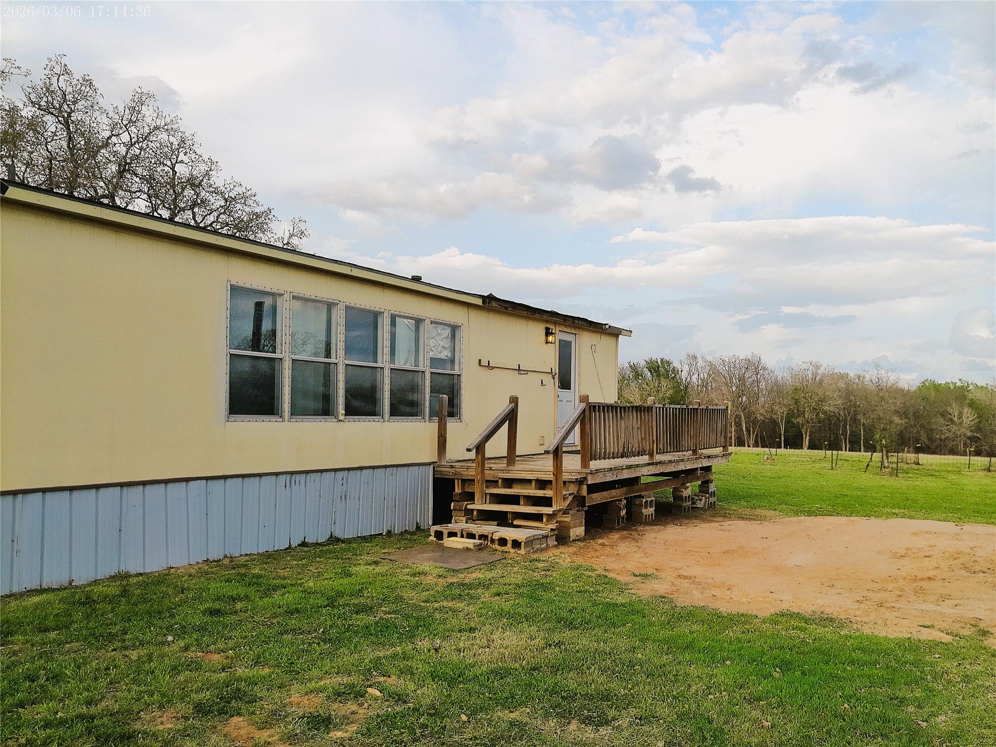 1042 Los Ranchitos Rd, Cameron, TX 76567