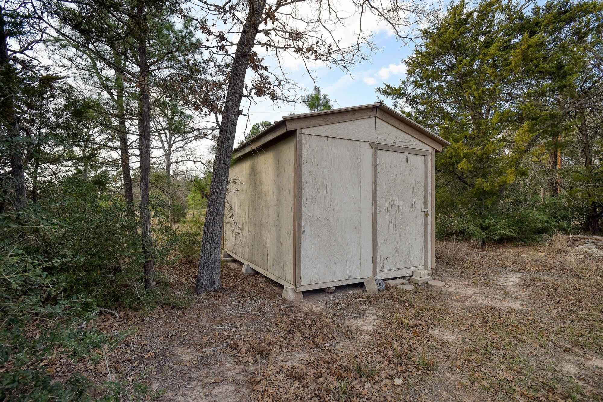 552 S Old Potato Rd, Paige, TX 78659