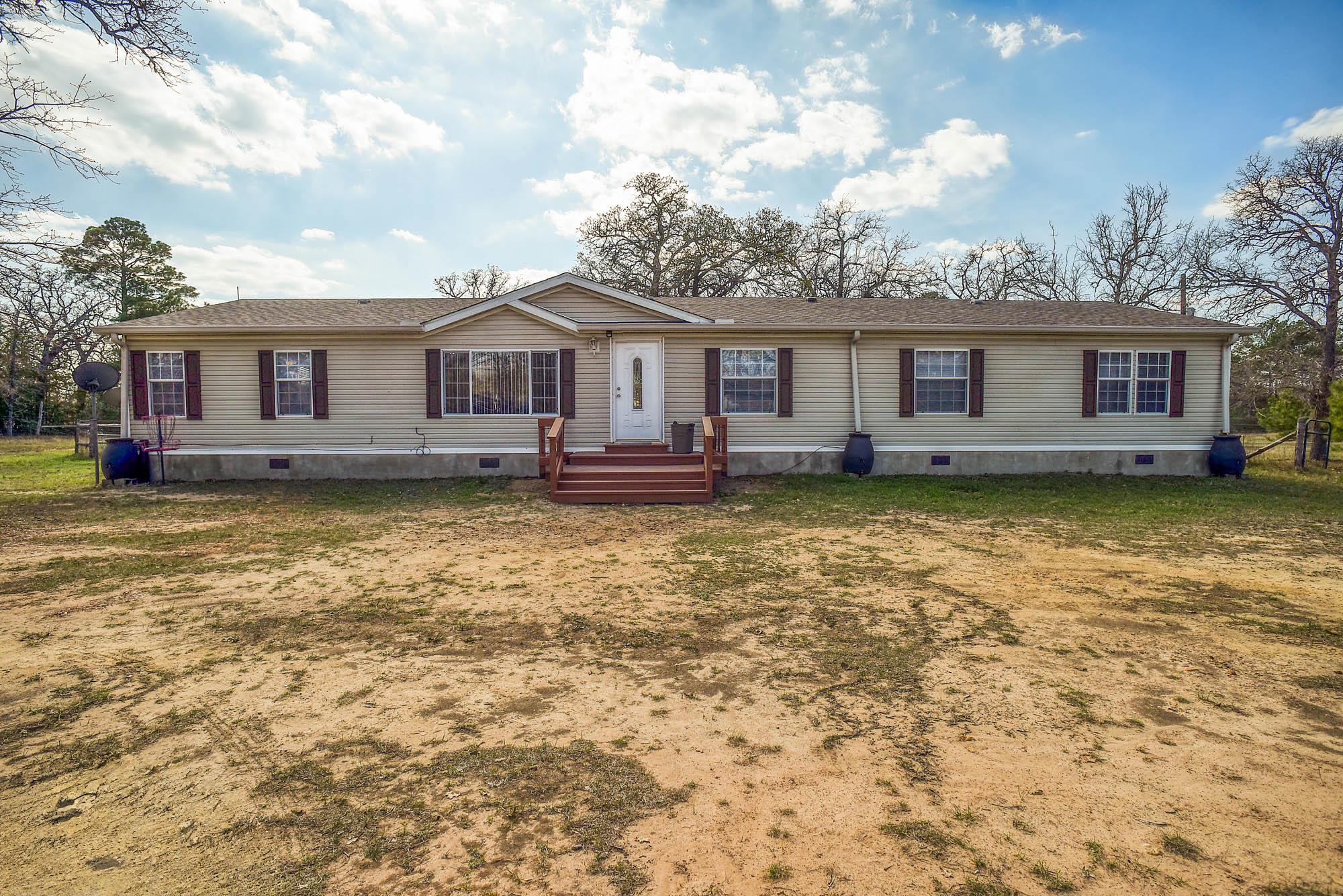 552 S Old Potato Rd, Paige, TX 78659