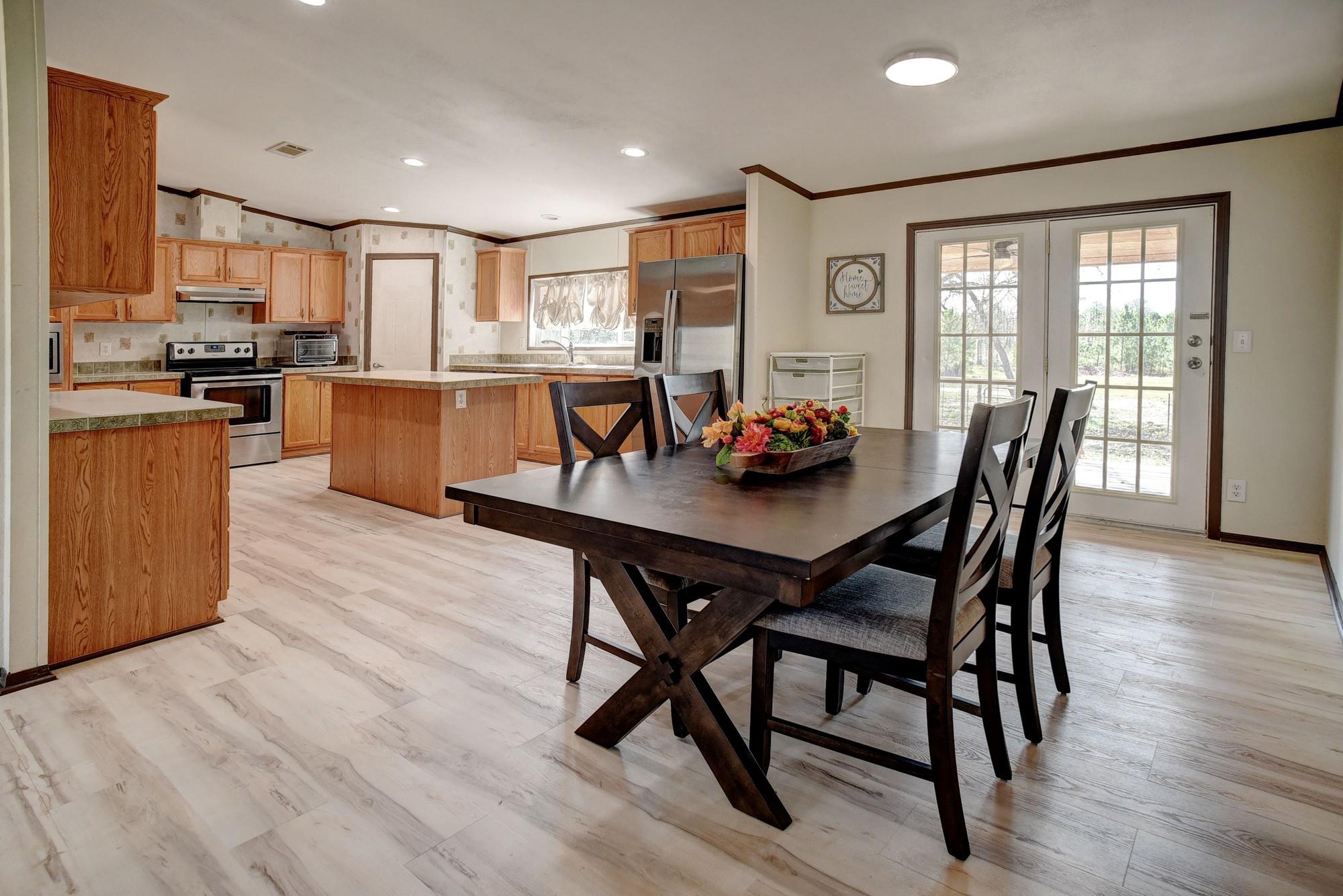 552 S Old Potato Rd, Paige, TX 78659