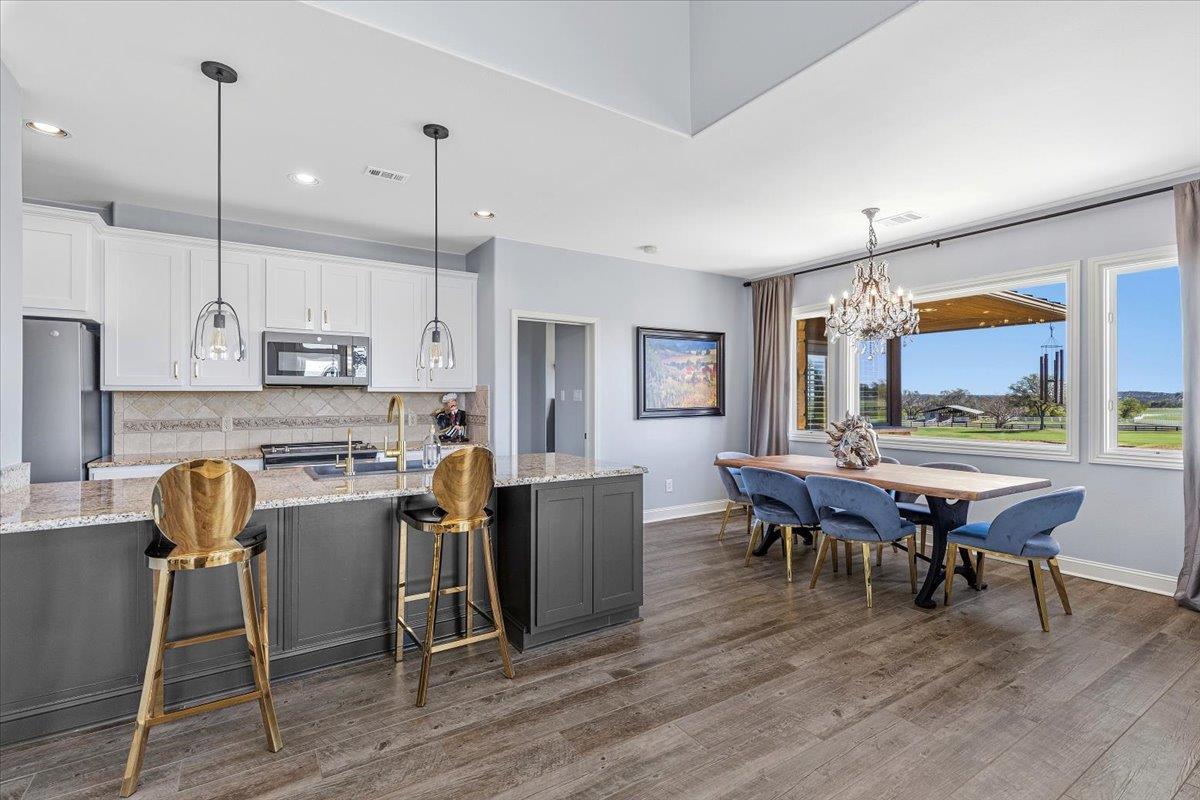 2001 Kahala Sunset Dr, Spicewood, TX 78669