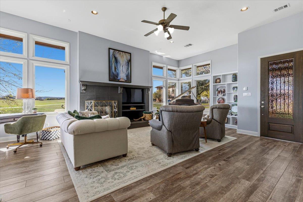 2001 Kahala Sunset Dr, Spicewood, TX 78669