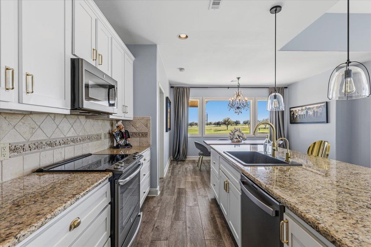 2001 Kahala Sunset Dr, Spicewood, TX 78669