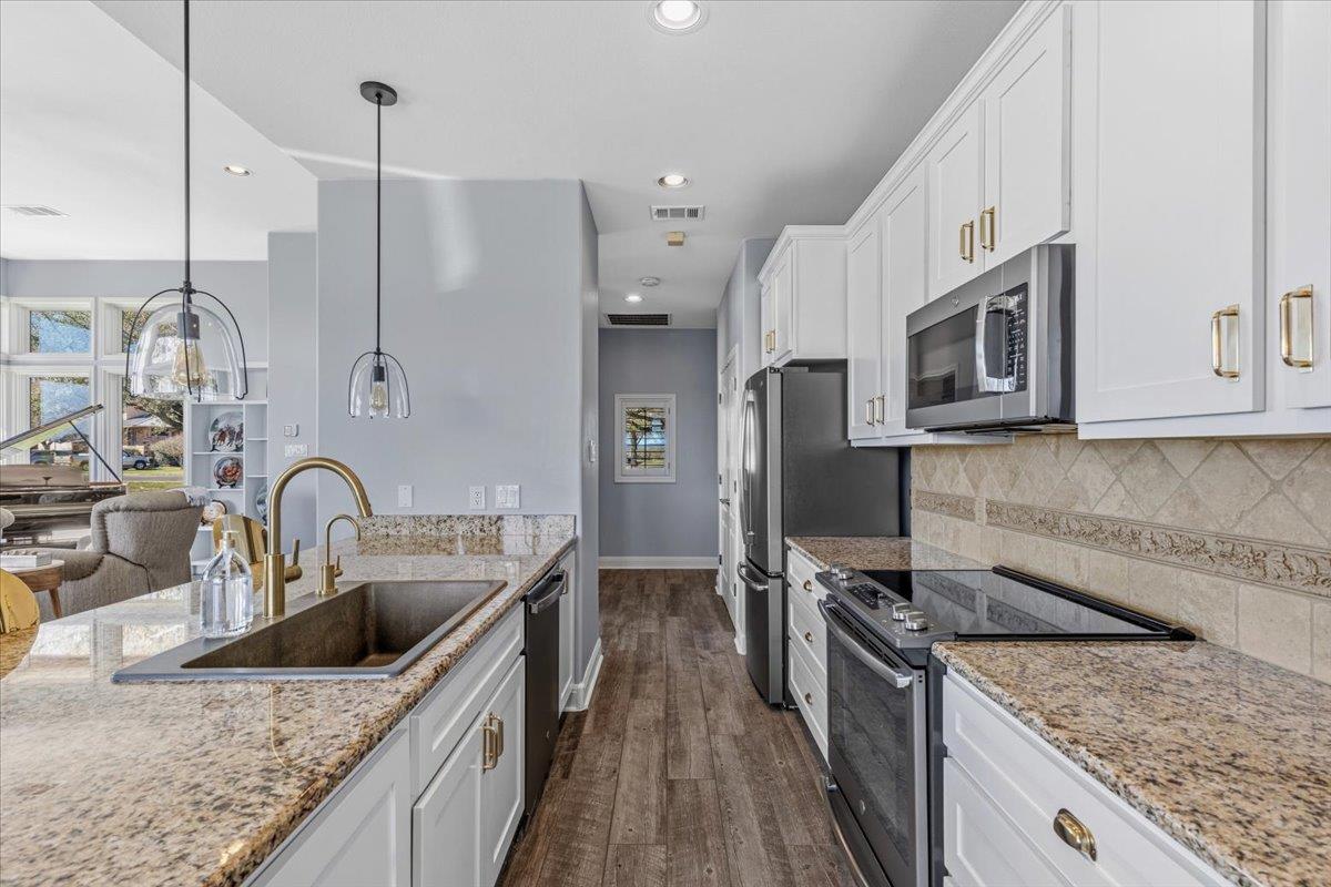 2001 Kahala Sunset Dr, Spicewood, TX 78669