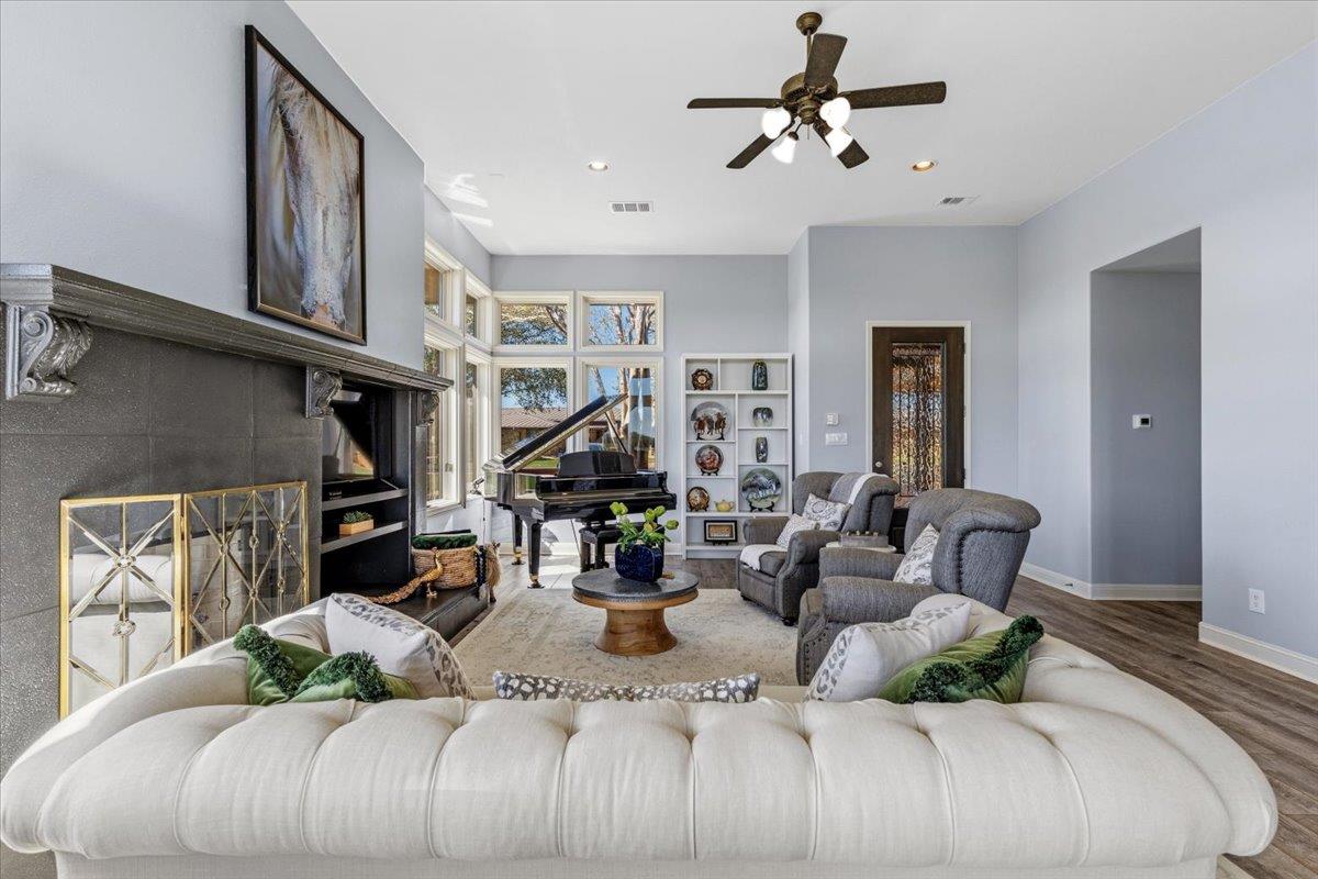 2001 Kahala Sunset Dr, Spicewood, TX 78669