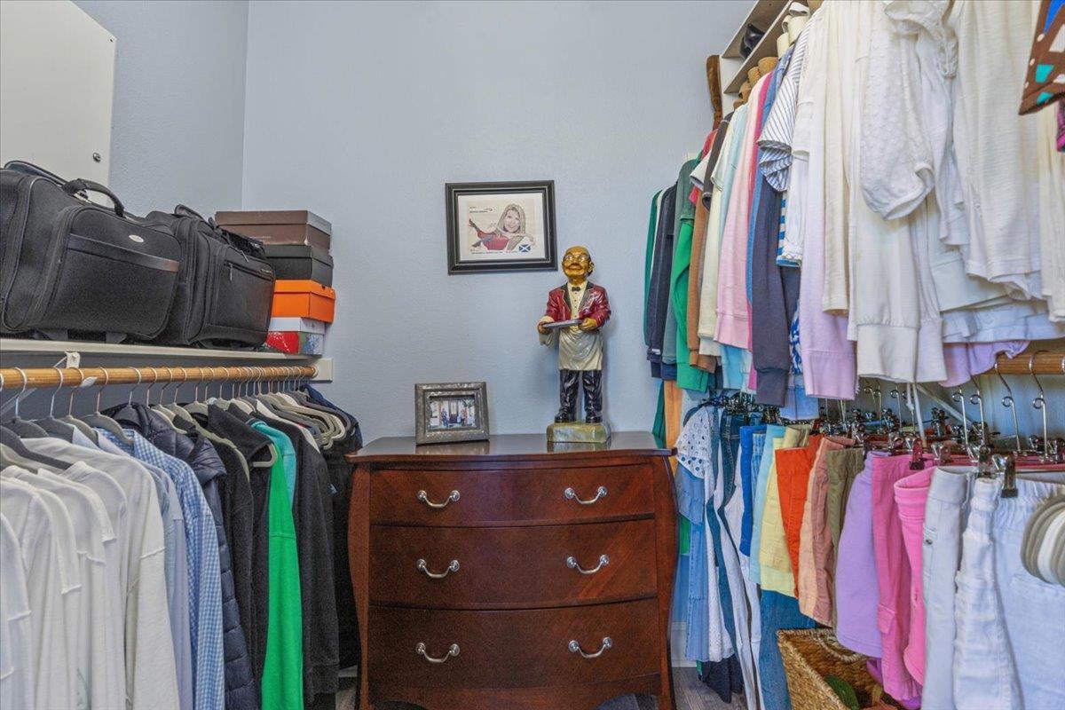 2001 Kahala Sunset Dr, Spicewood, TX 78669