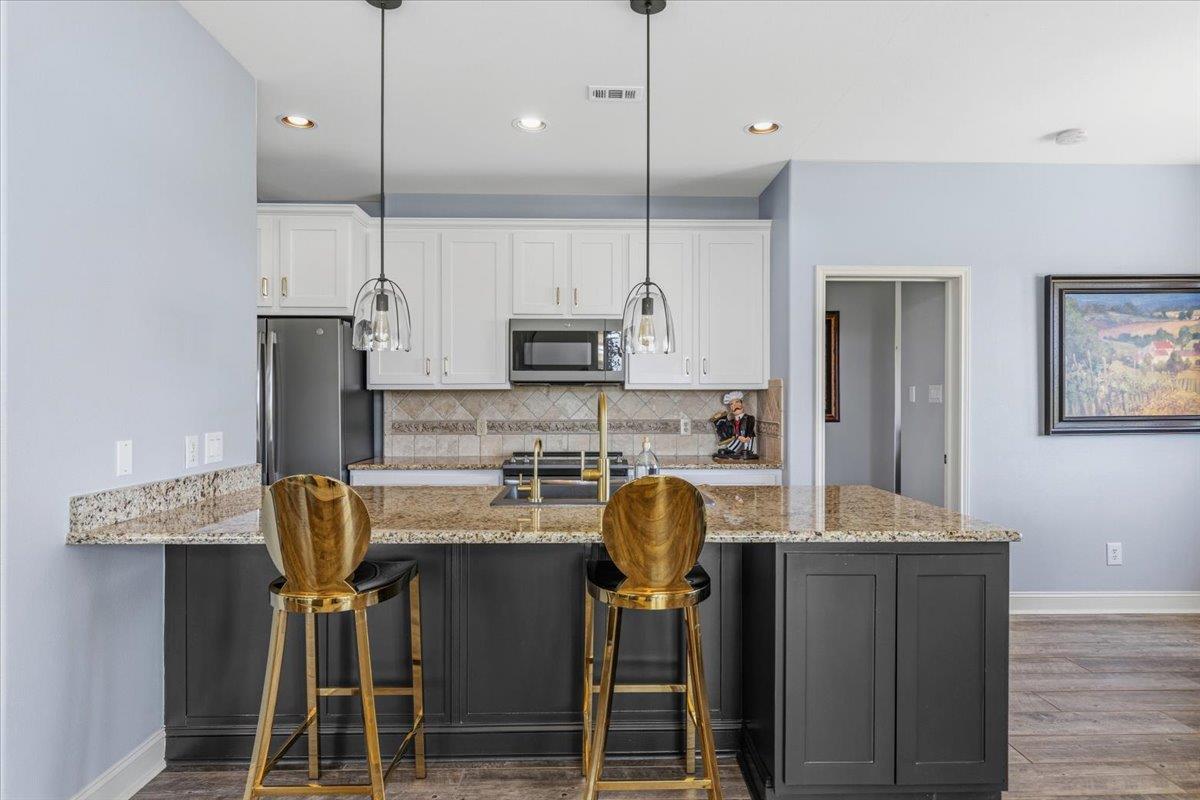 2001 Kahala Sunset Dr, Spicewood, TX 78669