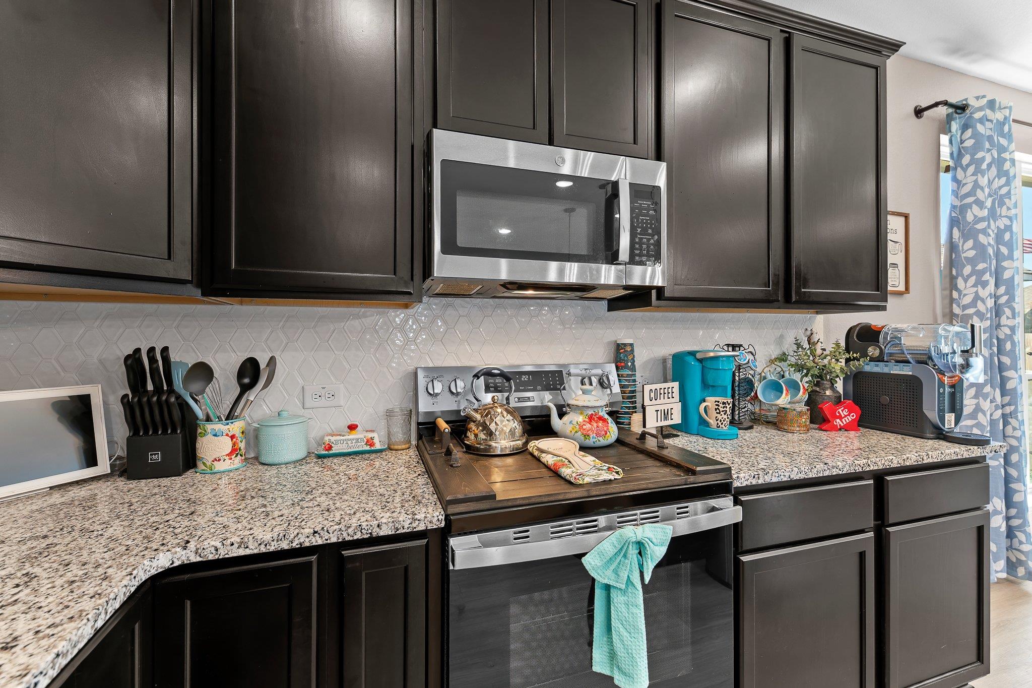 121 Lazy Lizzy Rd, Jarrell, TX 76537