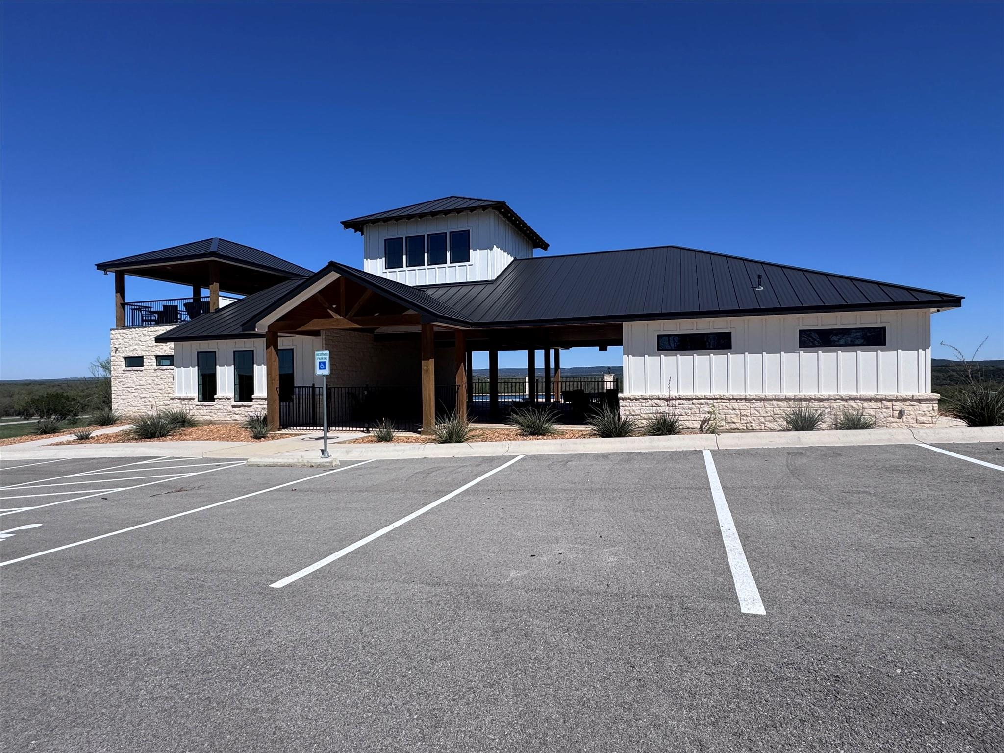 250 Hawthorne Ln, Spicewood, TX 78669