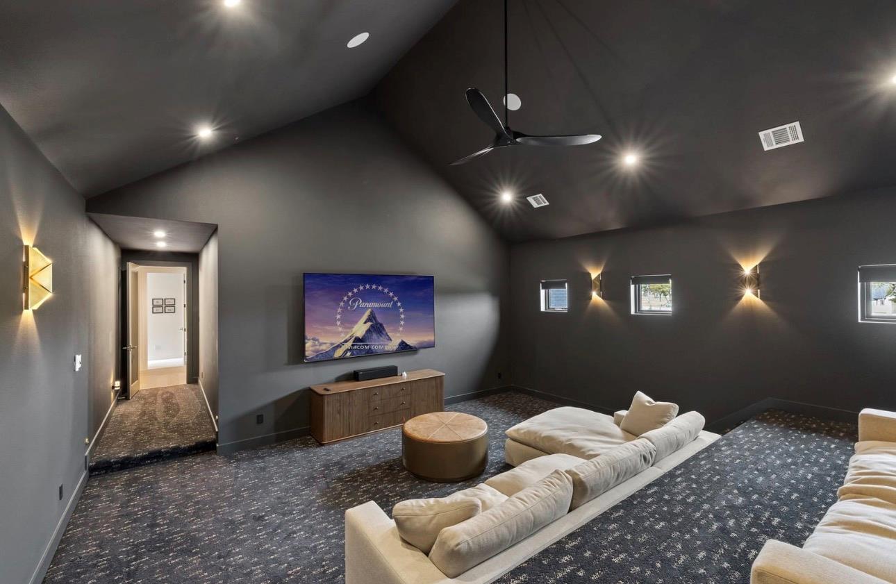 250 Hawthorne Ln, Spicewood, TX 78669