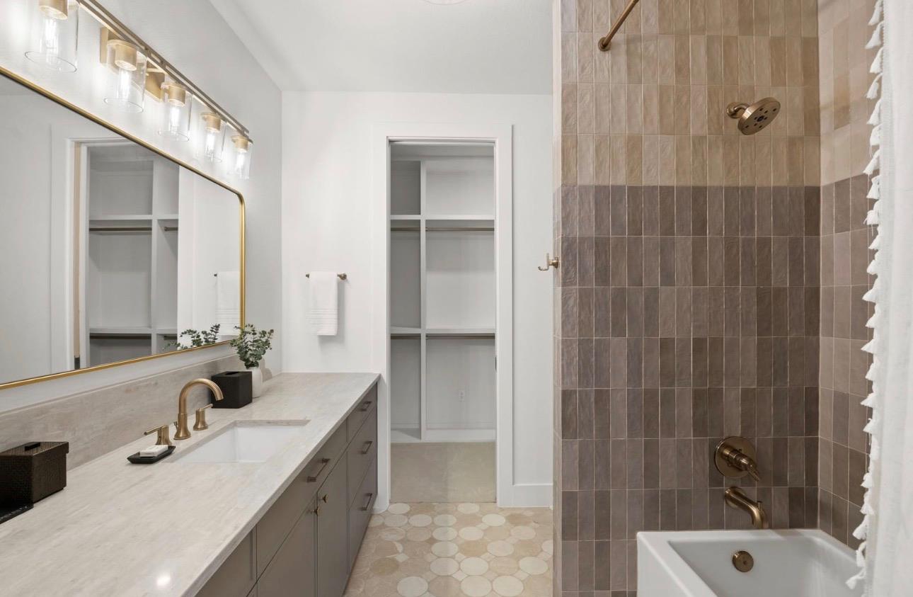 250 Hawthorne Ln, Spicewood, TX 78669