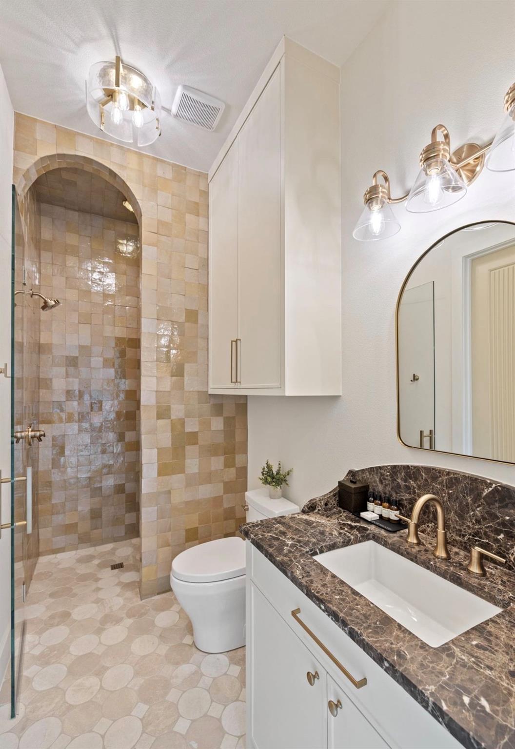 250 Hawthorne Ln, Spicewood, TX 78669