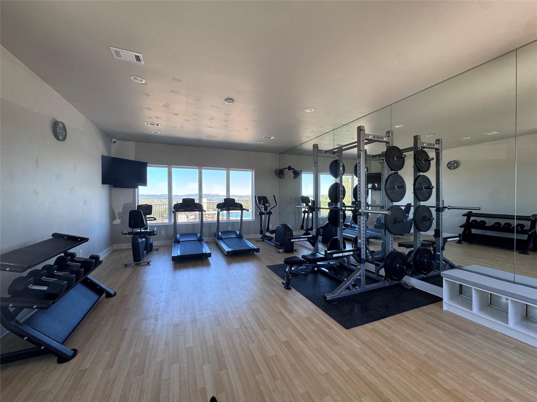 250 Hawthorne Ln, Spicewood, TX 78669