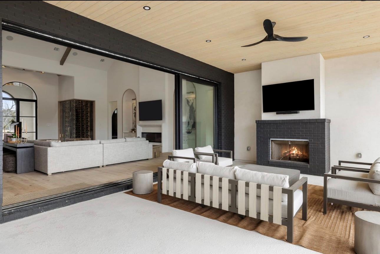 250 Hawthorne Ln, Spicewood, TX 78669