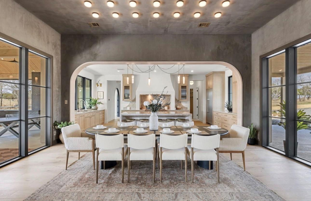 250 Hawthorne Ln, Spicewood, TX 78669