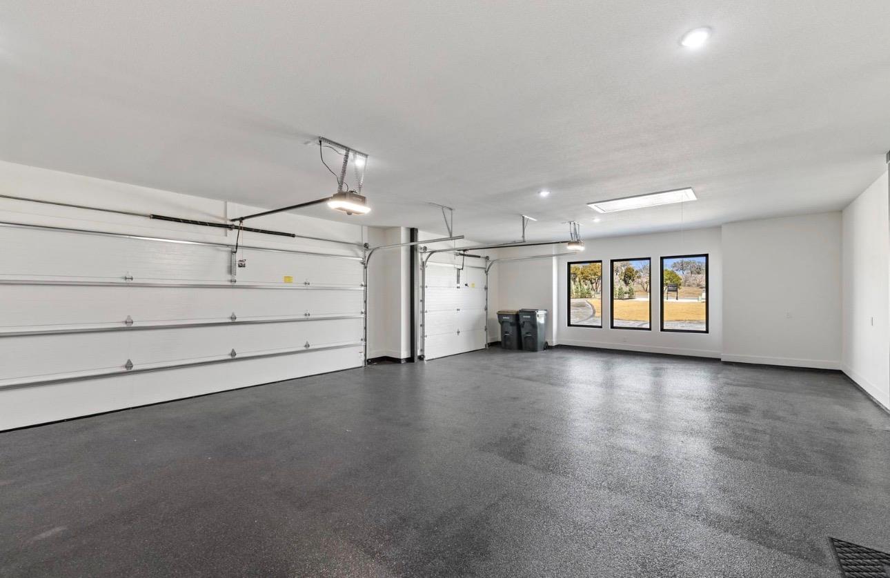 250 Hawthorne Ln, Spicewood, TX 78669