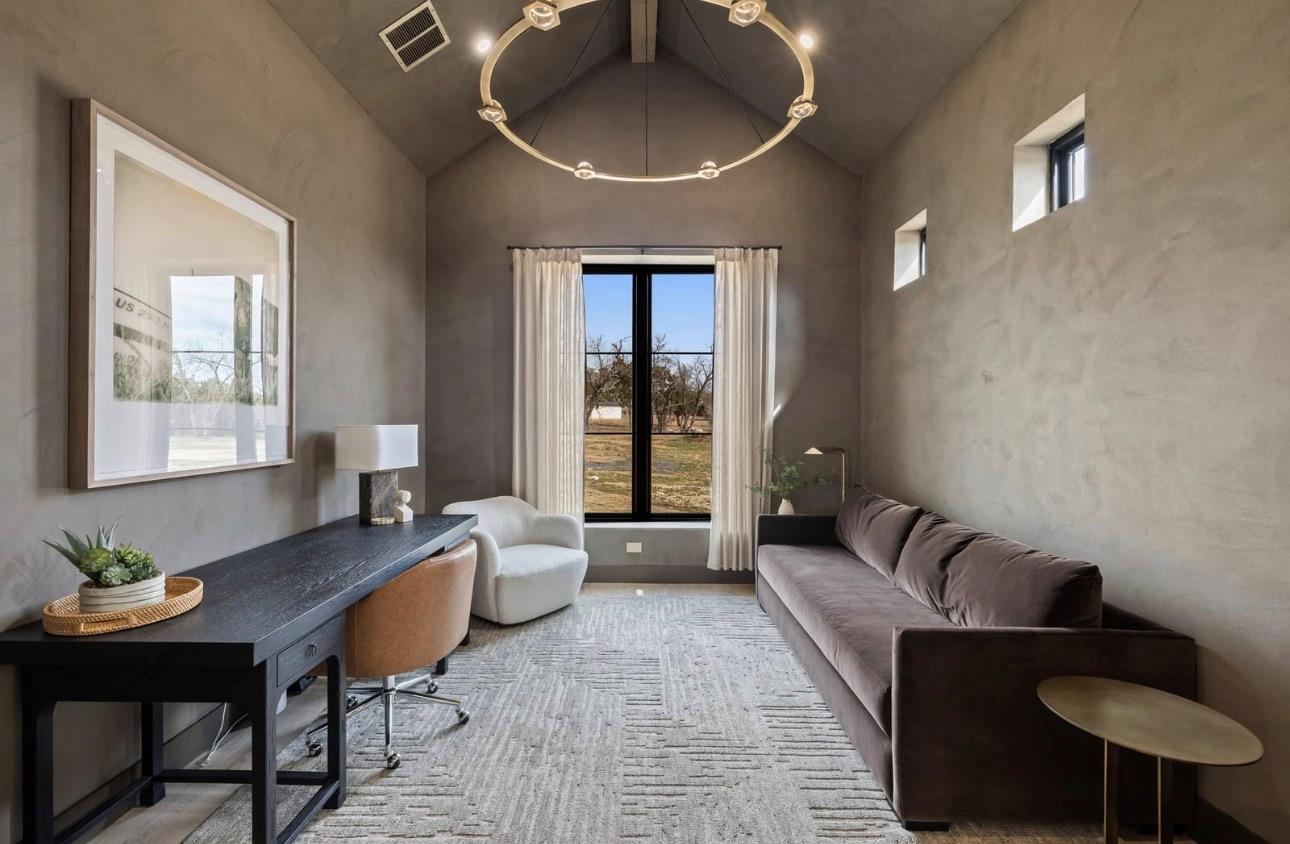 250 Hawthorne Ln, Spicewood, TX 78669