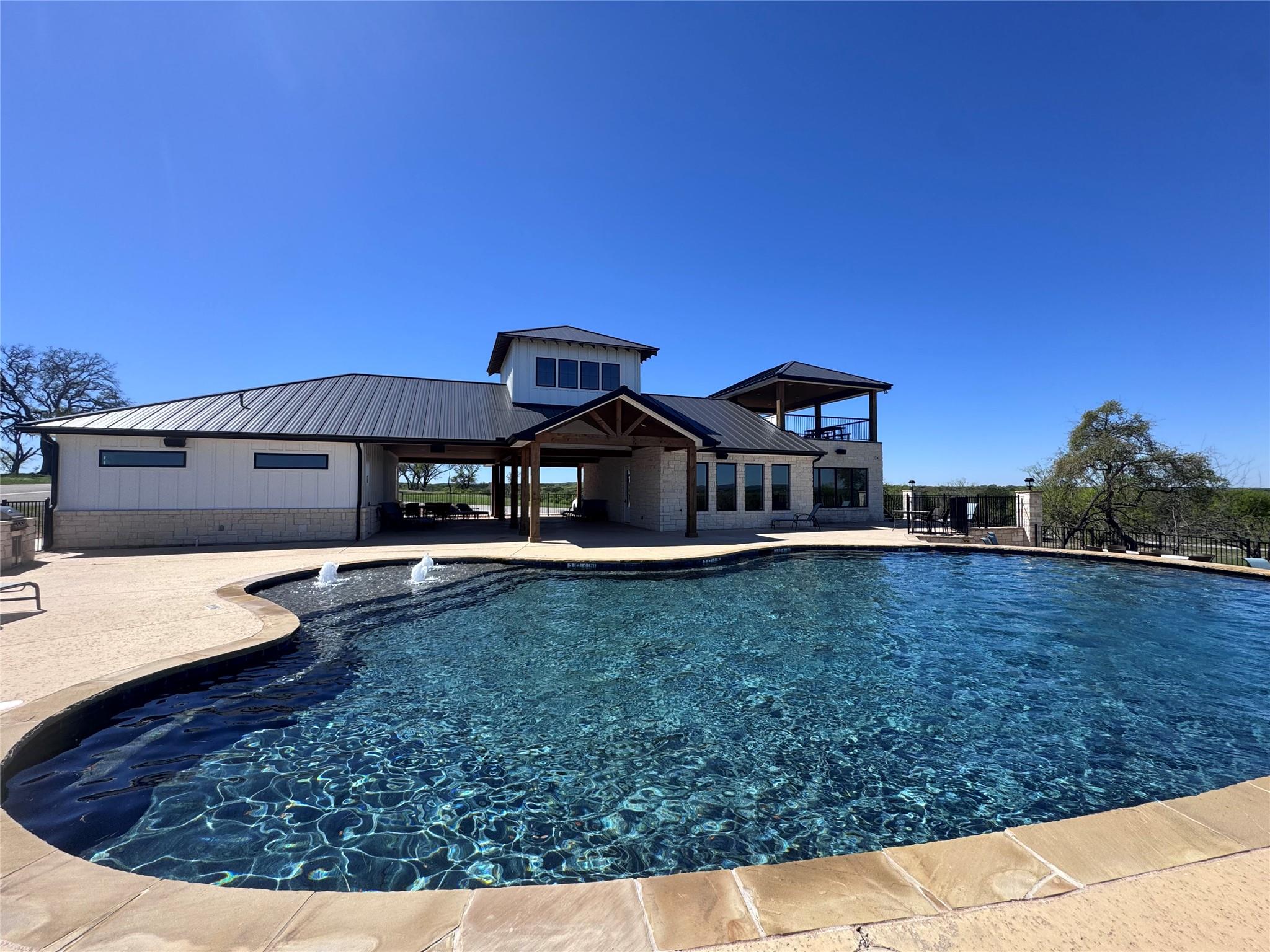 250 Hawthorne Ln, Spicewood, TX 78669